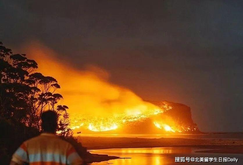 原创5亿生灵活活烧死,天空被烧成血红色,澳洲末日大火或是场人祸