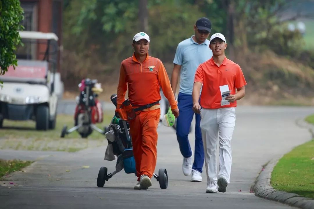 21岁业余小将姜智杰1杆领先国内资格赛首轮期待像李昊桐一样