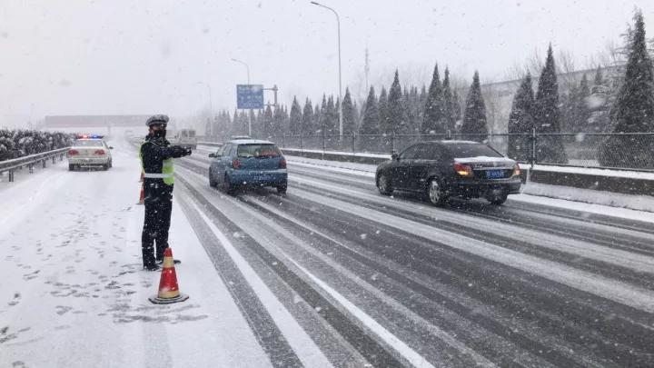 雪天路滑,出行注意安全