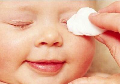 做错1个动作，差点毁掉孩子一双眼睛！正确护理新生儿眼睛很重要