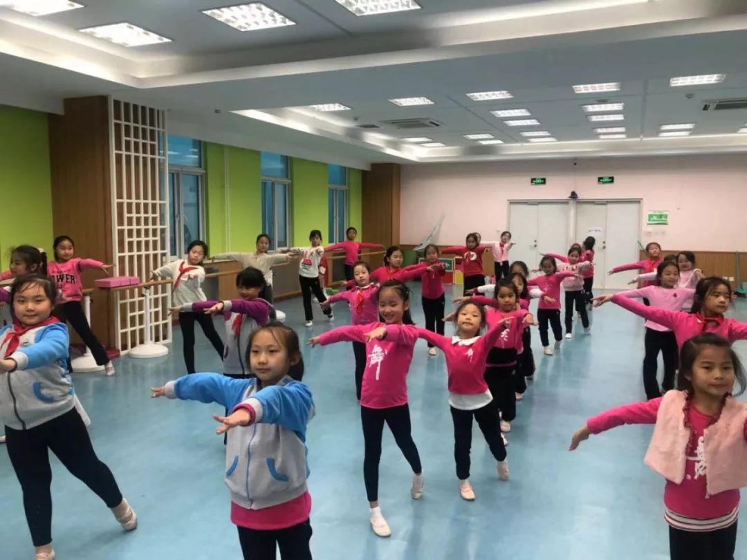 深圳芭蕾舞基础培训班_成人芭蕾舞课程-深圳城市芭蕾