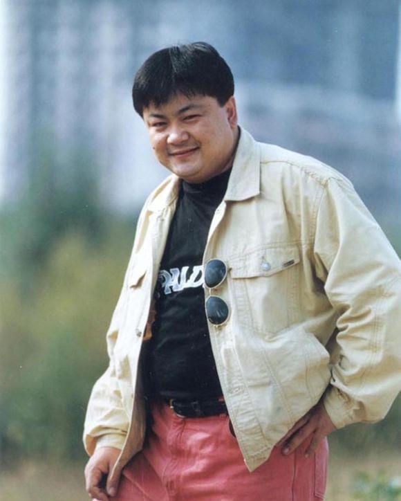 54岁洪剑涛与妻子恩爱几十年,为何他却不打算留财产给