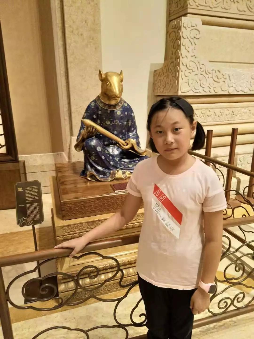 大家好！我叫吴一涵，helen，是一名五年级的学生。我非常喜欢英语，学习