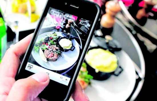 如何用手机拍好美食视频 58d6d53b1d93410da055cb628d43c345.jpeg