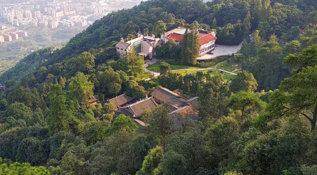 除此之外,还有缙云寺,温泉寺,白云观,绍龙观,复兴寺,石华寺等8大古刹