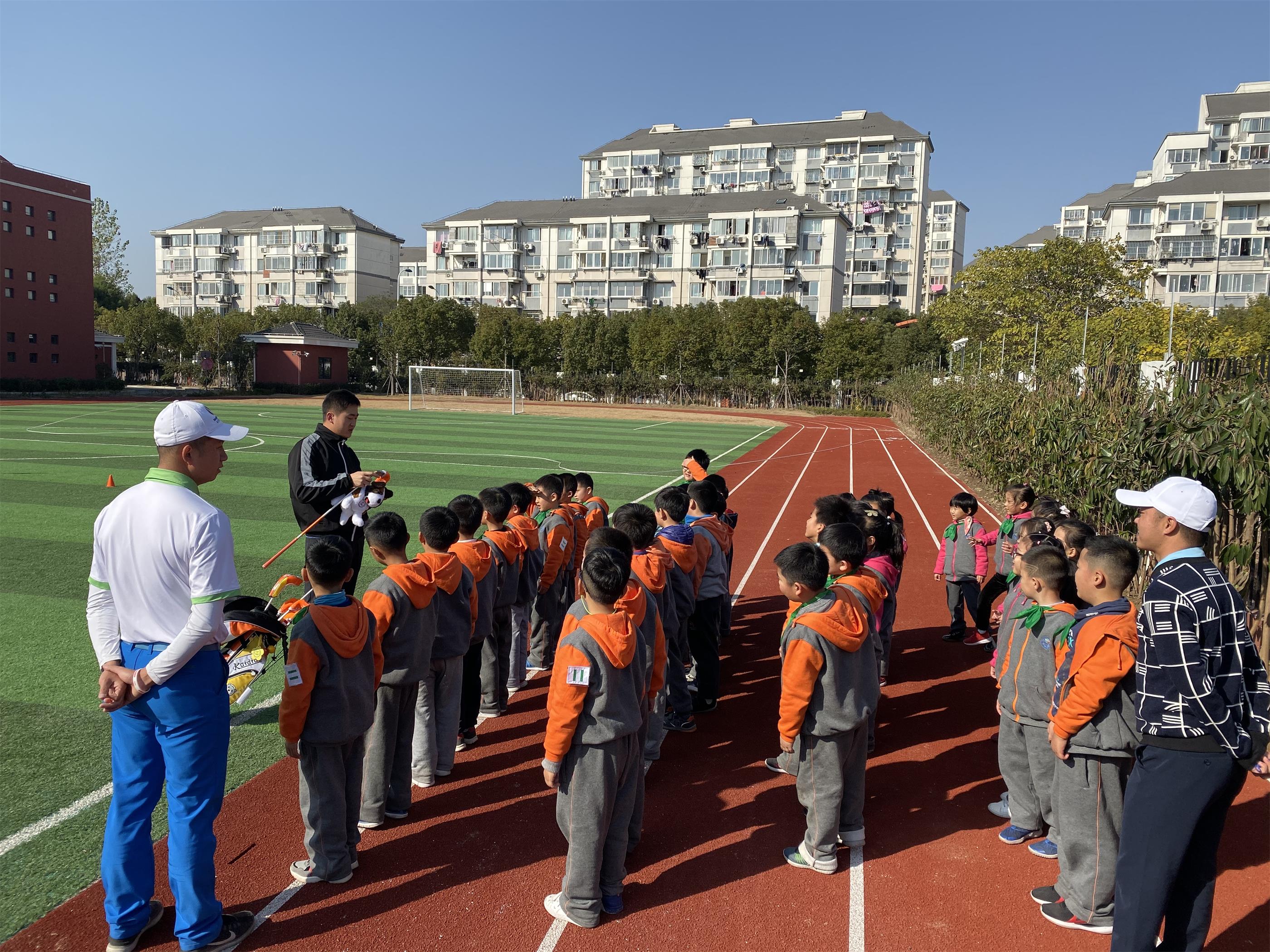 能百高尔夫之三林实验小学作为校园高尔夫体验互动