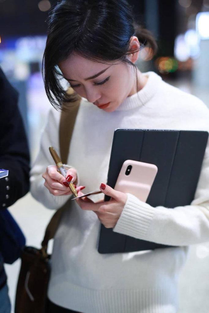 同款毛衣肖战 b5714cfda5e4433d84cd73bf1304c678.jpeg