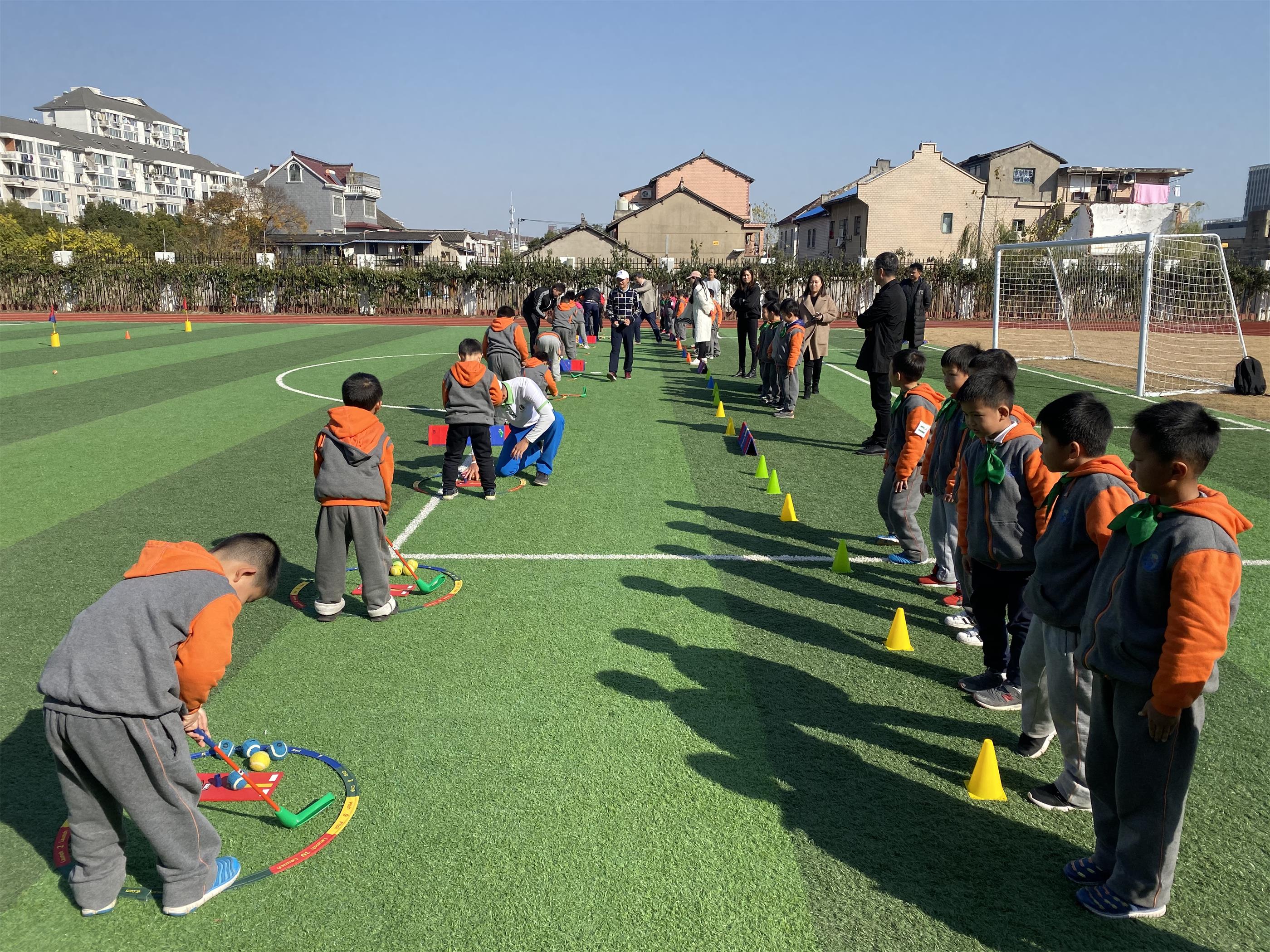 能百高尔夫之三林实验小学作为校园高尔夫体验互动