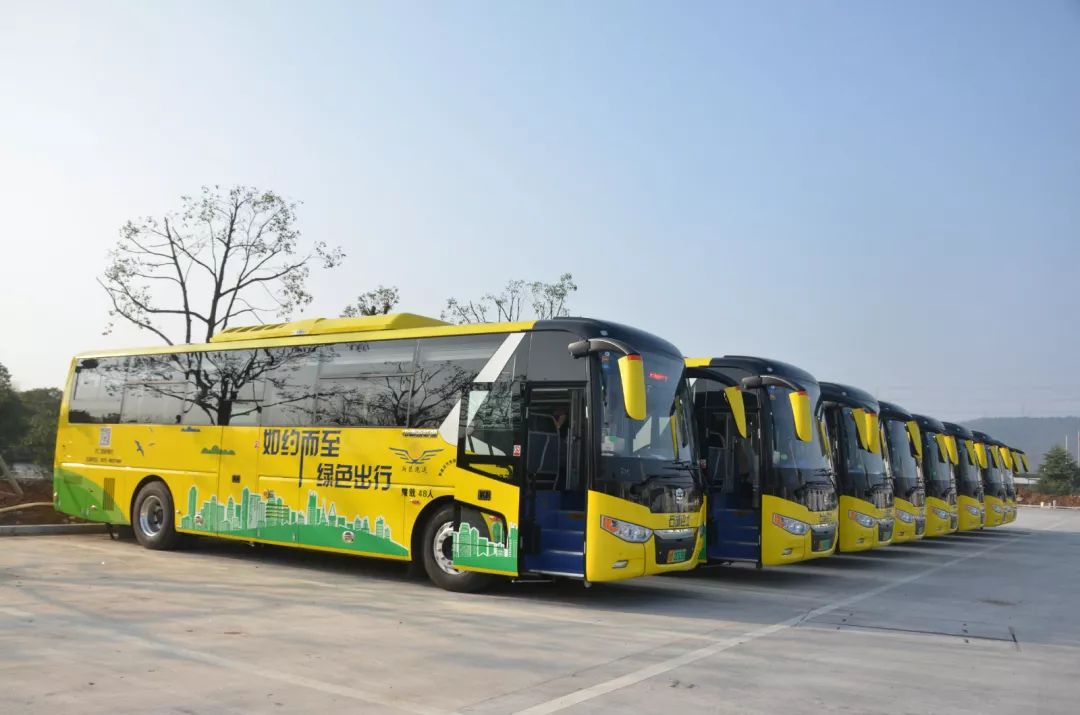 投入营运32辆纯电动公交车,完成新改建乡镇运输服务站2个,城乡公交