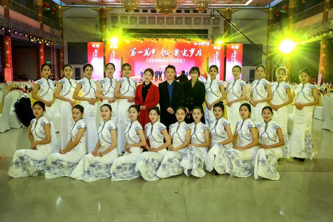 我校礼仪部为山东省湖南商会十周年庆典提供会务服务