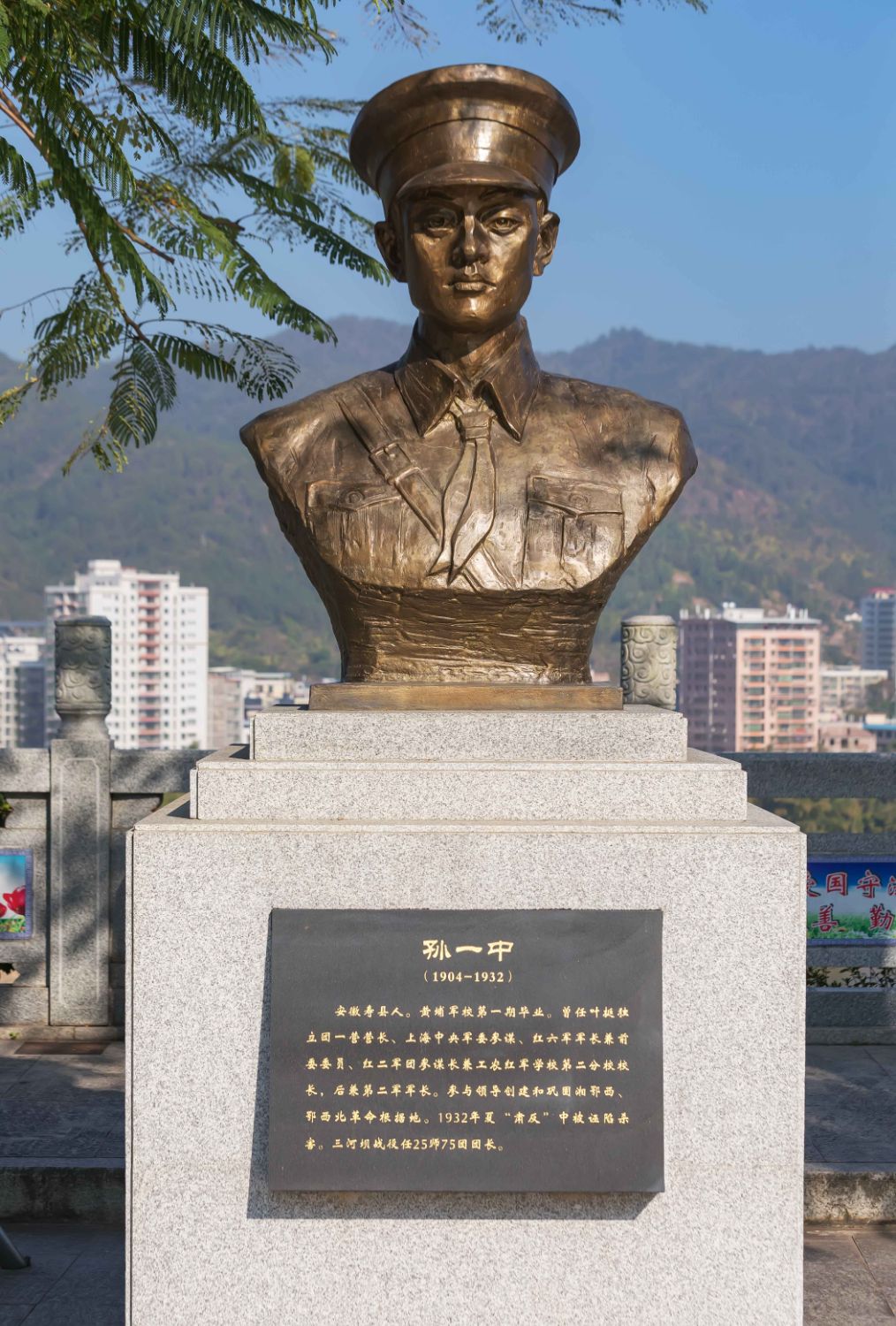 戴安澜将军的同班同学 黄埔三期优秀毕业生 三河坝战死才24岁 他是谁？