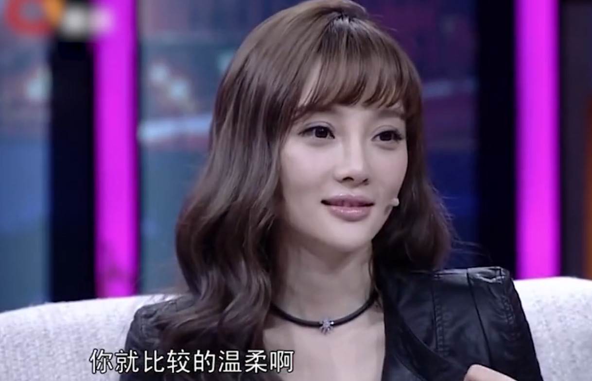孕宝日记 娱乐 正文  近日,一段关于李小璐早前参加《非常静距离》的