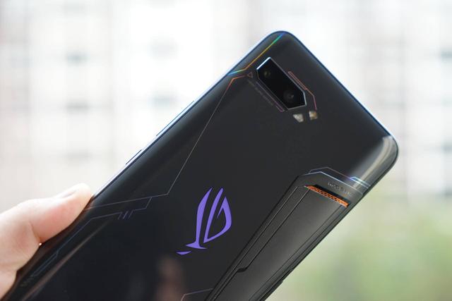 怀疑人生?华硕ROG手机2评测:连赢N盘游戏,靠的不只是120Hz
