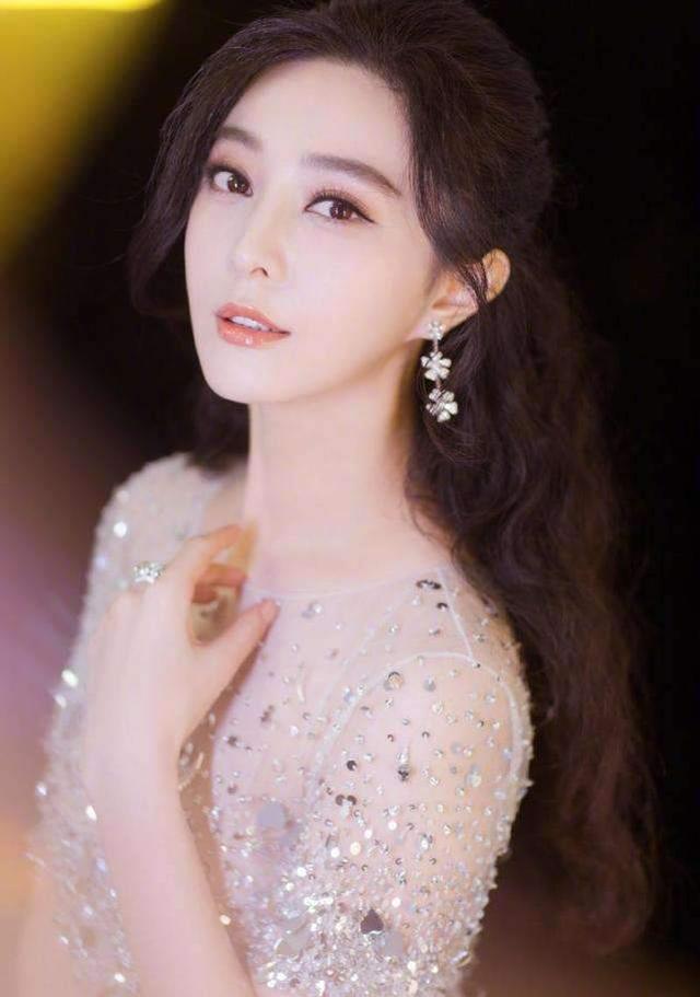 姗姗最美的一张照片 084a4190784948e885fc9a37dc7666e9.jpeg