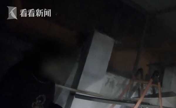 阳台现明火邻居吓得报警 老夫妻：我们在熏腊肉