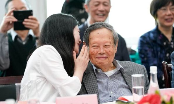 当你明白28岁的翁帆遭遇过什么, 就能理解她为何嫁给82岁的杨振宁