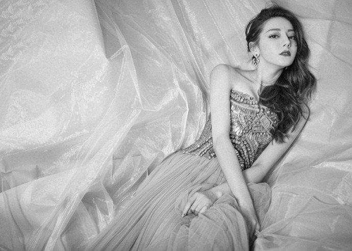 热巴荣获年度最受关注明星 2020年希望有更多