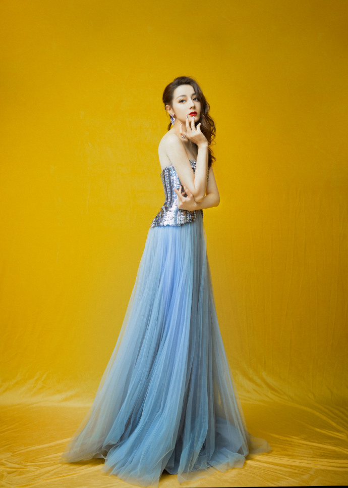 热巴荣获年度最受关注明星 2020年希望有更多