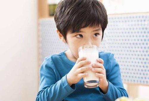  想要孩子喝到健康牛奶，这5个选购标准，一个都不能少