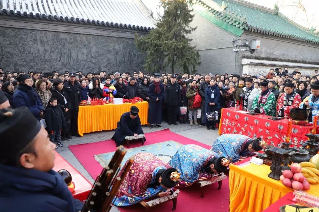 八点五十,谢太岁法会正式开始,法会由北京白云观监院李信军道长主持