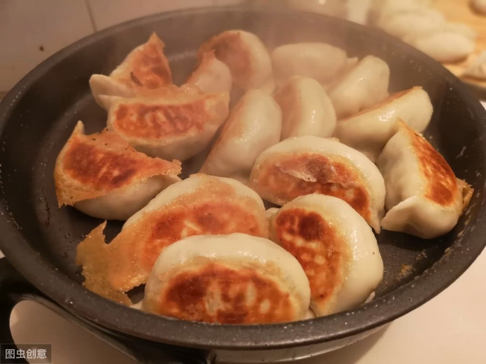 怎么做水煎包全教程 24692501ba9f4e4fba7c852828506c1c.jpeg