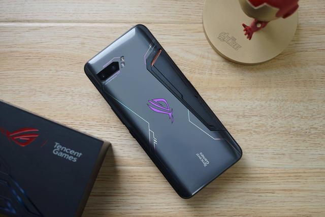 怀疑人生?华硕ROG手机2评测:连赢N盘游戏,靠的不只是120Hz
