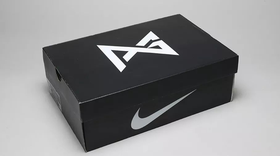 鞋盒印有乔治个人logo和nike swoosh