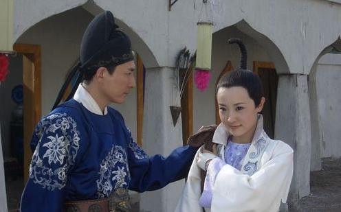 41岁黄海波与妻儿生活近照，演员妻子不离不弃，