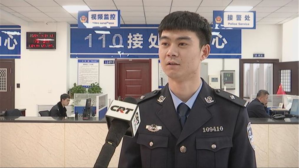 独居老人烧炭取暖致一氧化碳中毒 民警破窗营救