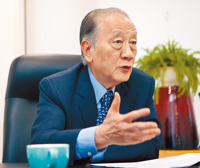“停止过去4年的动乱！”郁慕明吁集中选票投给