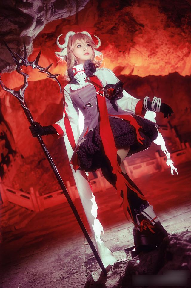 由游戏出品方和动漫网站联手举办的《明日方舟》cosplay活动也如火如