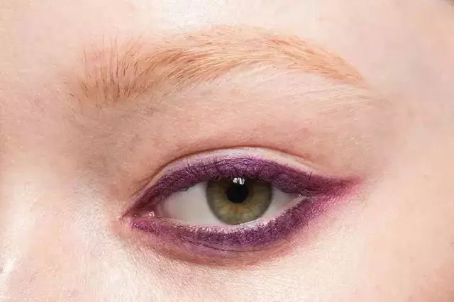 如何使用眼线辅助器 5c1dadf6b24543d987dc15aa1da16b21.jpeg