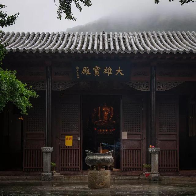 千年古刹灵岩寺，引得历代文人墨客驻足游赏