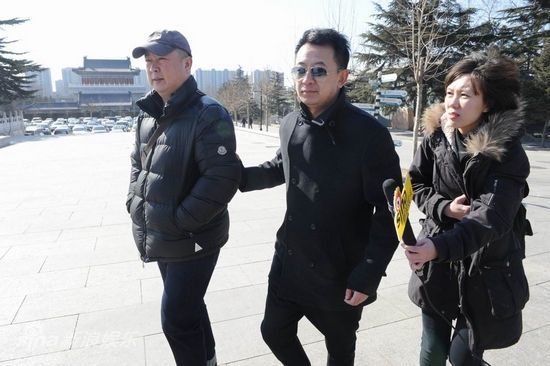 41岁黄海波与妻儿生活近照，演员妻子不离不弃，