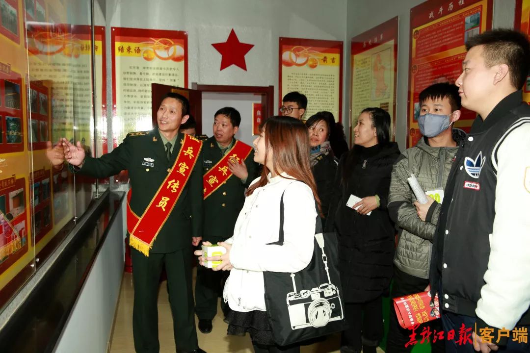 现兵役人口_兵役证(2)