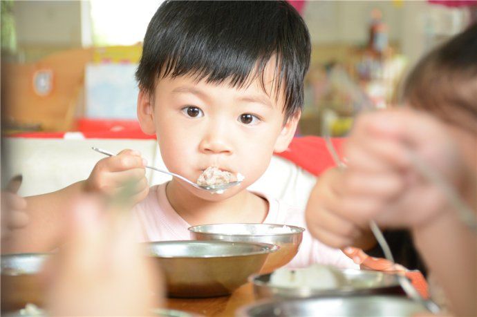 【育儿之百科全书】冬季十个孩子九个咳，4种食物别再给孩子吃，养脾肺，一冬不咳嗽