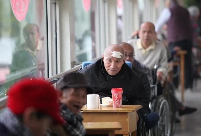 无论贫穷富贵，养老都得靠运气