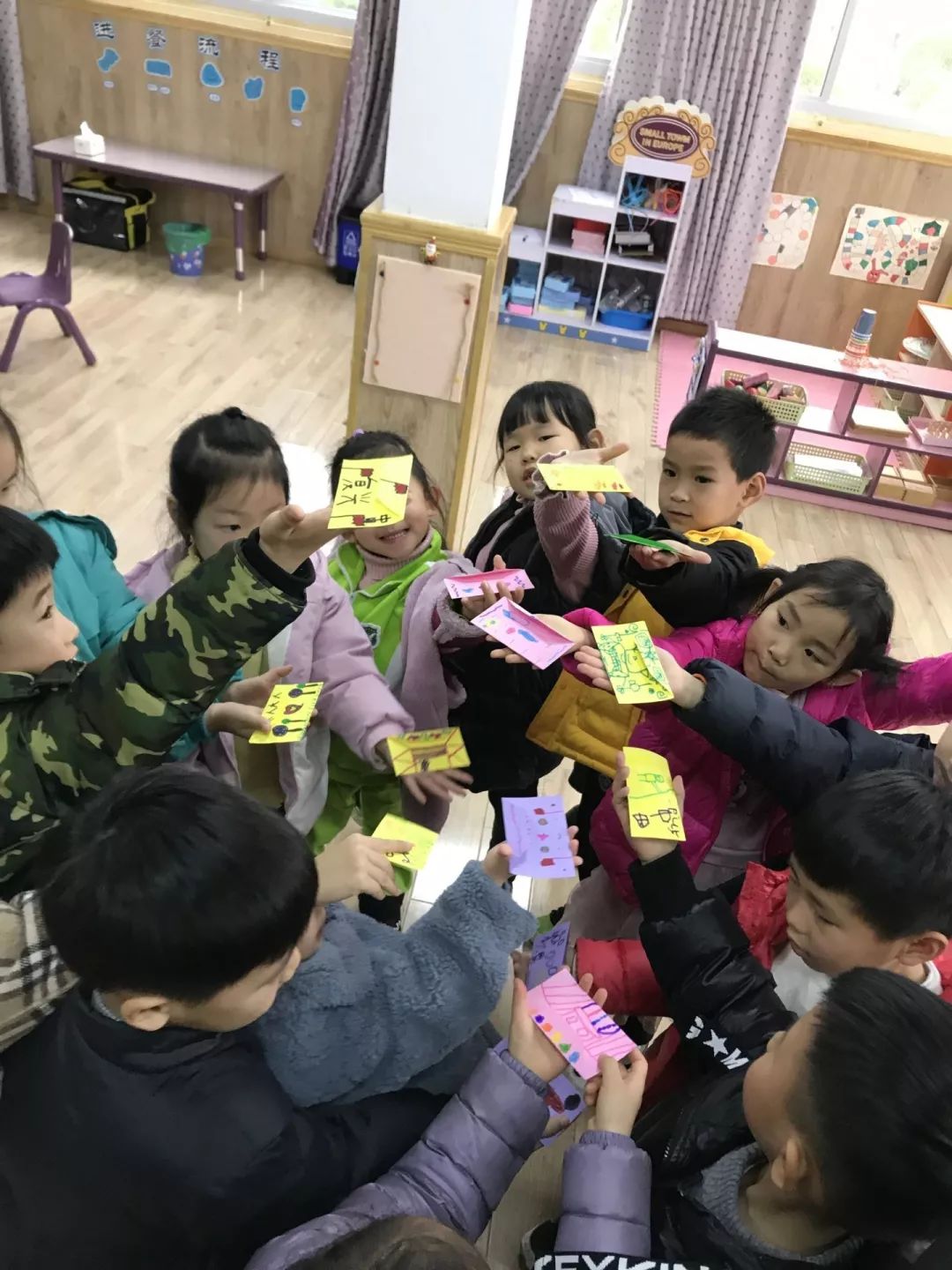 买小物品对gdp影响_三角形物品图片(3)