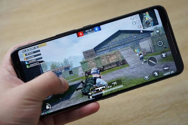 怀疑人生?华硕ROG手机2评测:连赢N盘游戏,靠的不只是120Hz