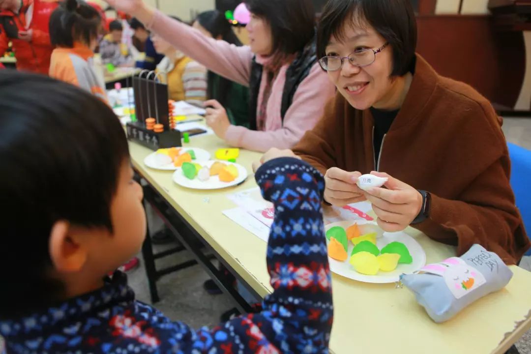 张灯结彩迎新春 快乐儿童幸福年