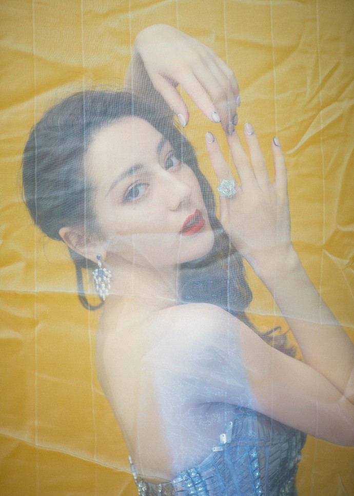 热巴荣获年度最受关注明星 2020年希望有更多