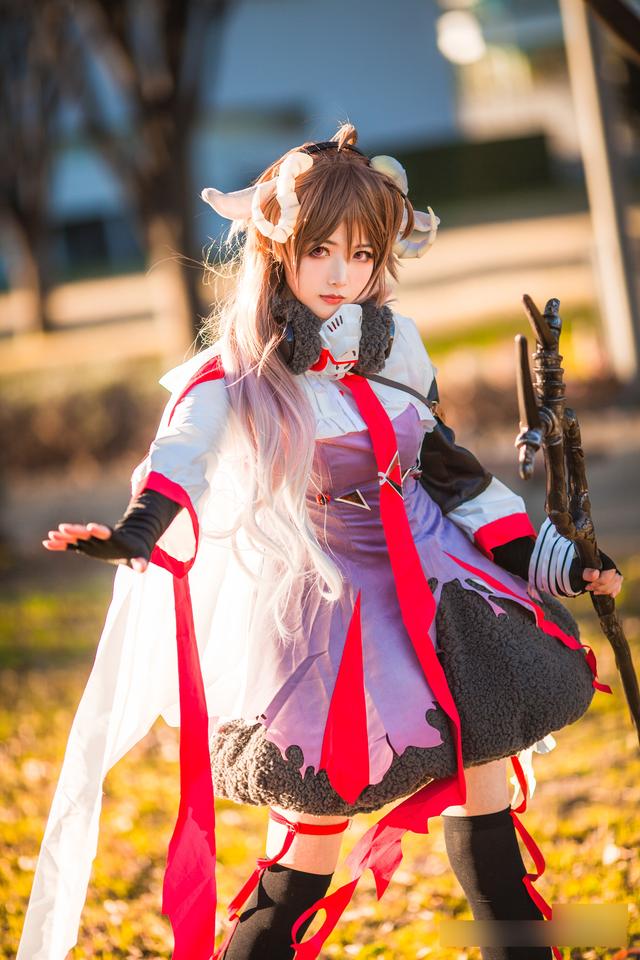 由游戏出品方和动漫网站联手举办的《明日方舟》cosplay活动也如火如