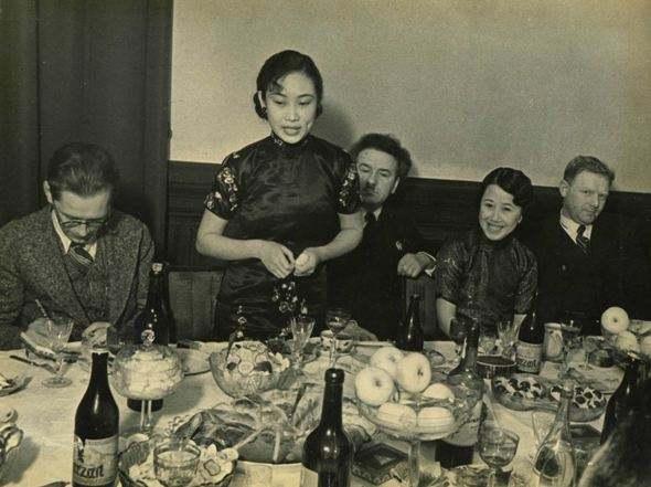 27岁嫁给75岁总统的女人 aa052775705649a3b65b2e09a6232eae.jpeg