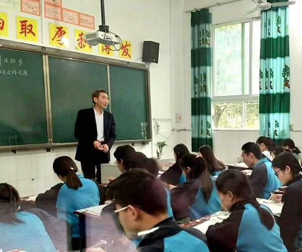 什么时候高中普及教育 ab2dd5f2db0c42da9d71132b73b9eeac.jpeg