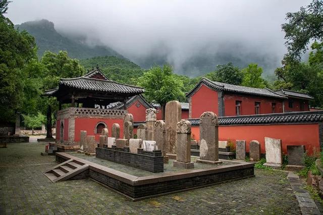 千年古刹灵岩寺，引得历代文人墨客驻足游赏