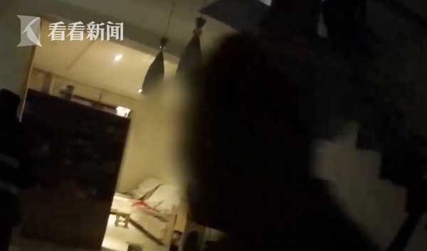 阳台现明火邻居吓得报警 老夫妻：我们在熏腊肉