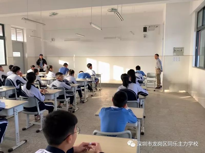 蓝天胜副校长巡视备考室