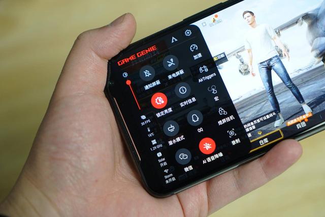 怀疑人生?华硕ROG手机2评测:连赢N盘游戏,靠的不只是120Hz