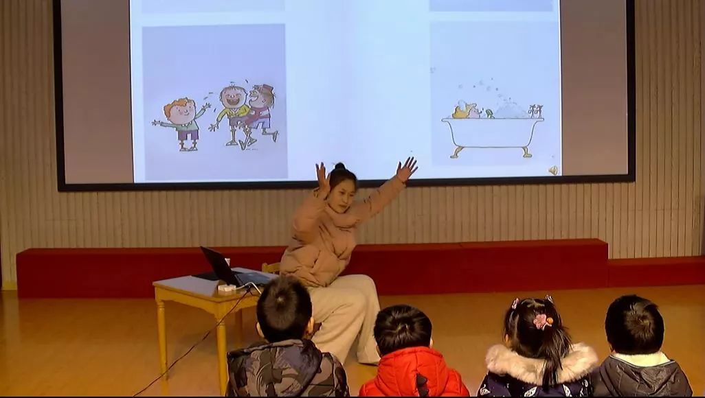 金蔷薇幼儿园李梦娇老师执教小班集体教学活动《小小鸡》