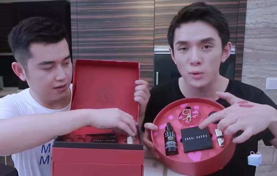 李佳琦年赚近2亿元、PK掉六成上市公司，网红“